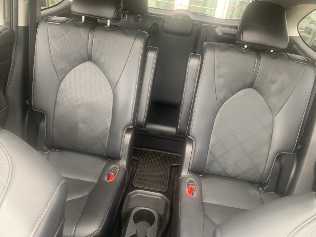 Vehicle image 32 of 37