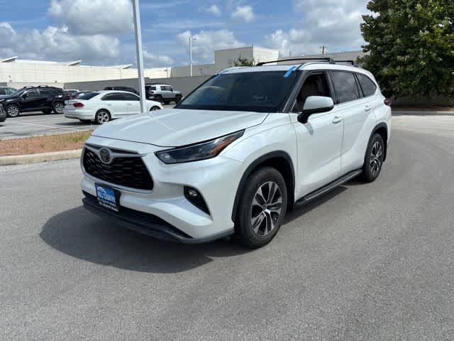 2021 Toyota Highlander XLE Image 1 of 26