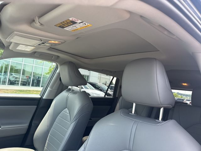 Vehicle image 18 of 27