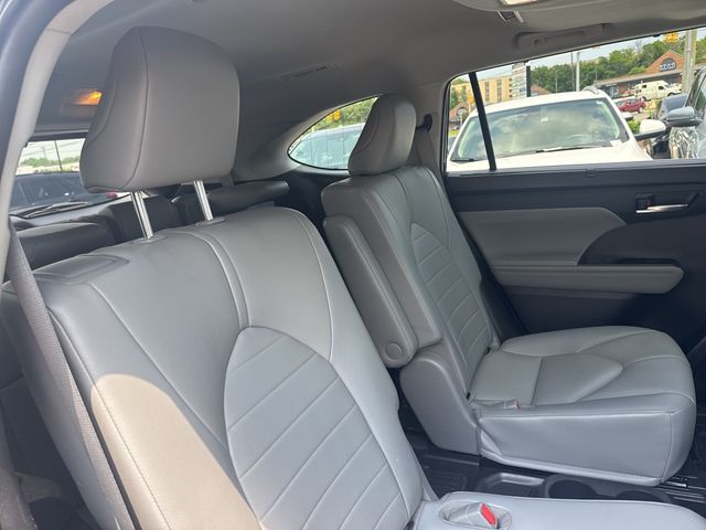Vehicle image 14 of 27