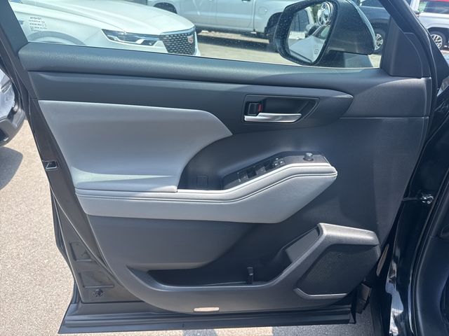 Vehicle image 26 of 27