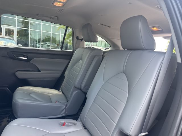 Vehicle image 13 of 27