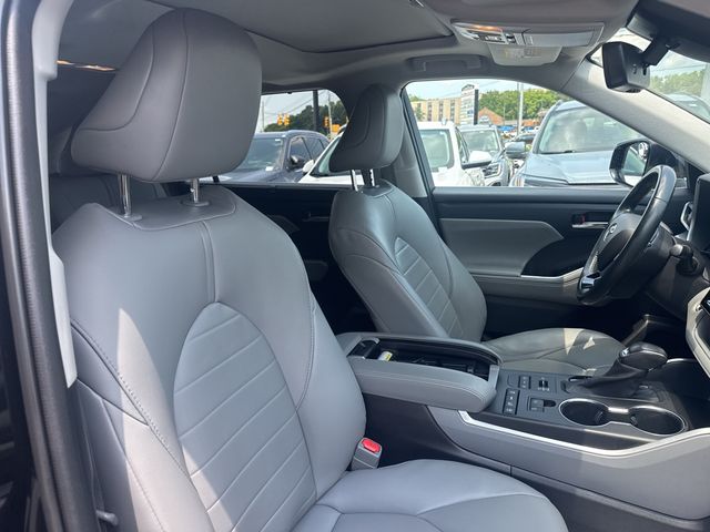 Vehicle image 16 of 27