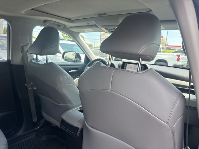 Vehicle image 17 of 27