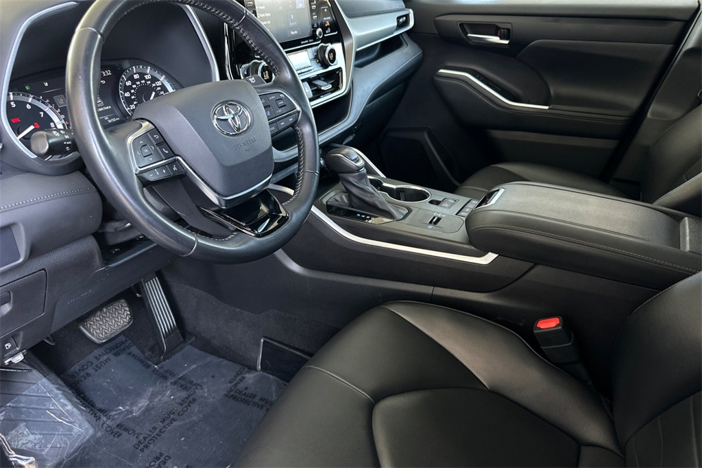 Vehicle image 15 of 34