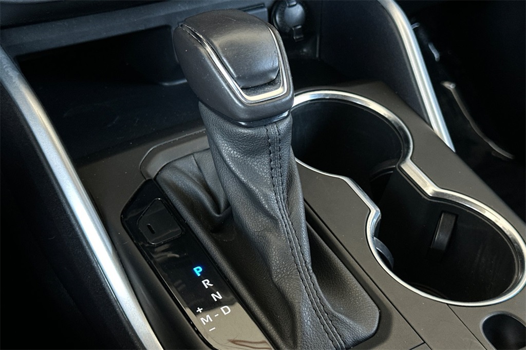 Vehicle image 24 of 34