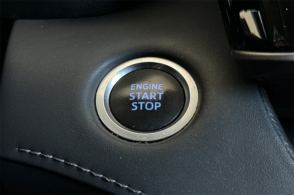 Vehicle image 31 of 34