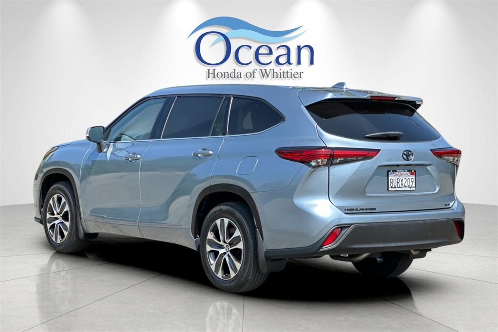 Vehicle image 8 of 34