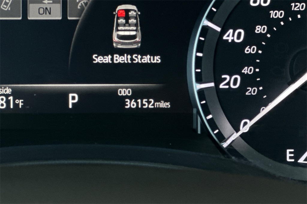 Vehicle image 18 of 34