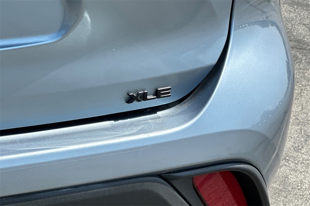 Vehicle image 27 of 34