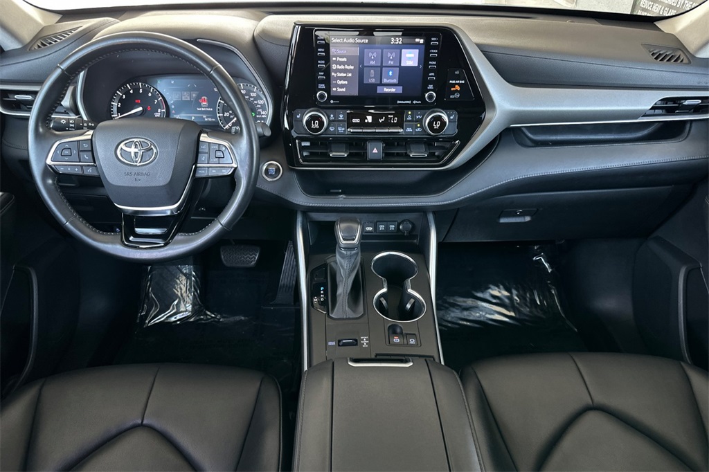Vehicle image 14 of 34