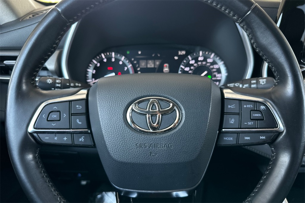 Vehicle image 16 of 34