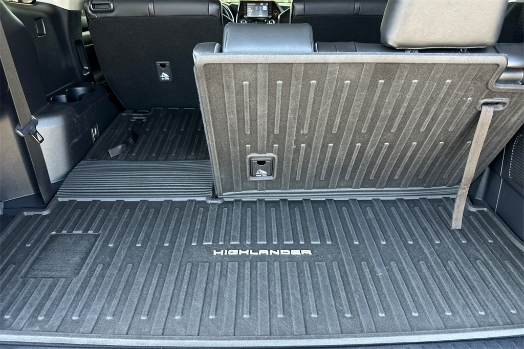 Vehicle image 11 of 34
