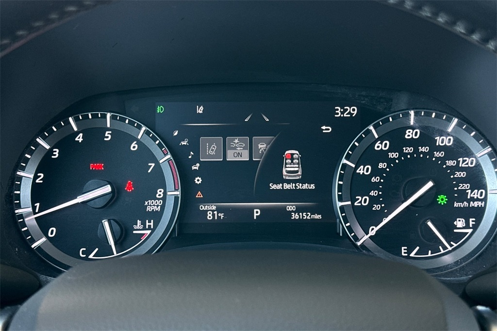 Vehicle image 17 of 34