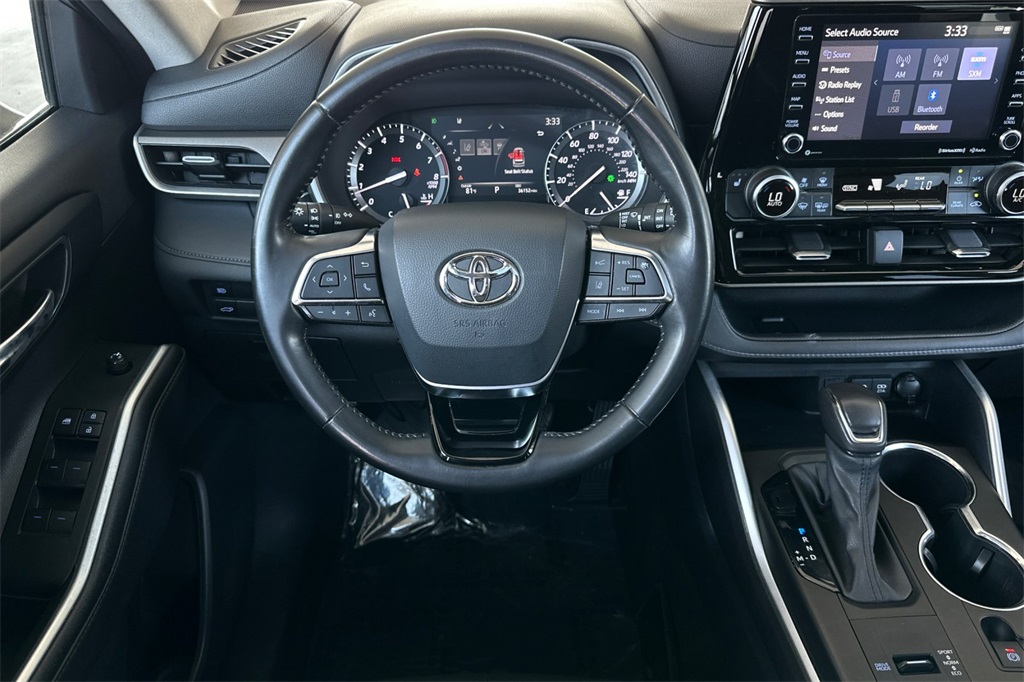 Vehicle image 33 of 34