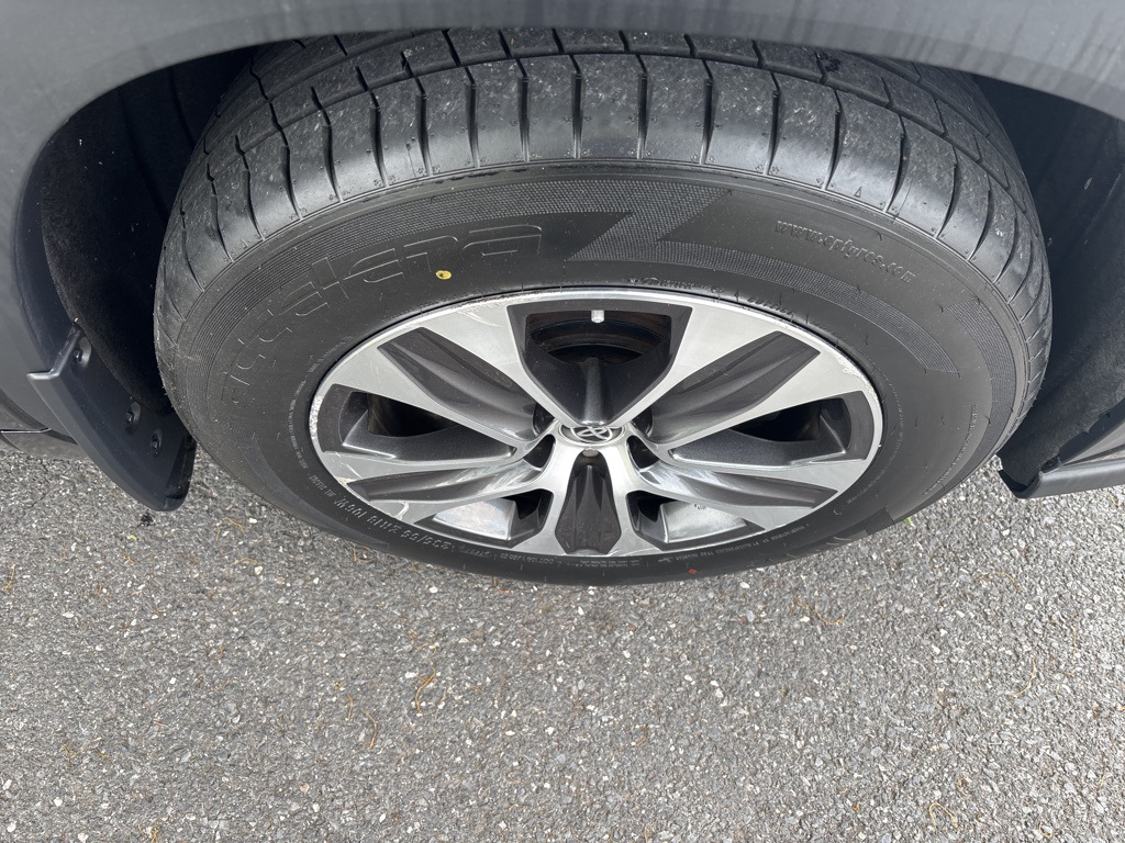 Vehicle image 10 of 59
