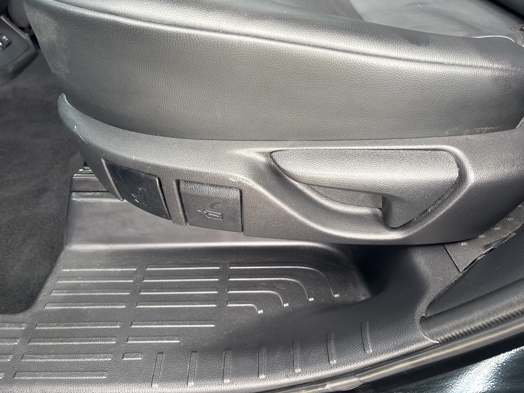 Vehicle image 35 of 59