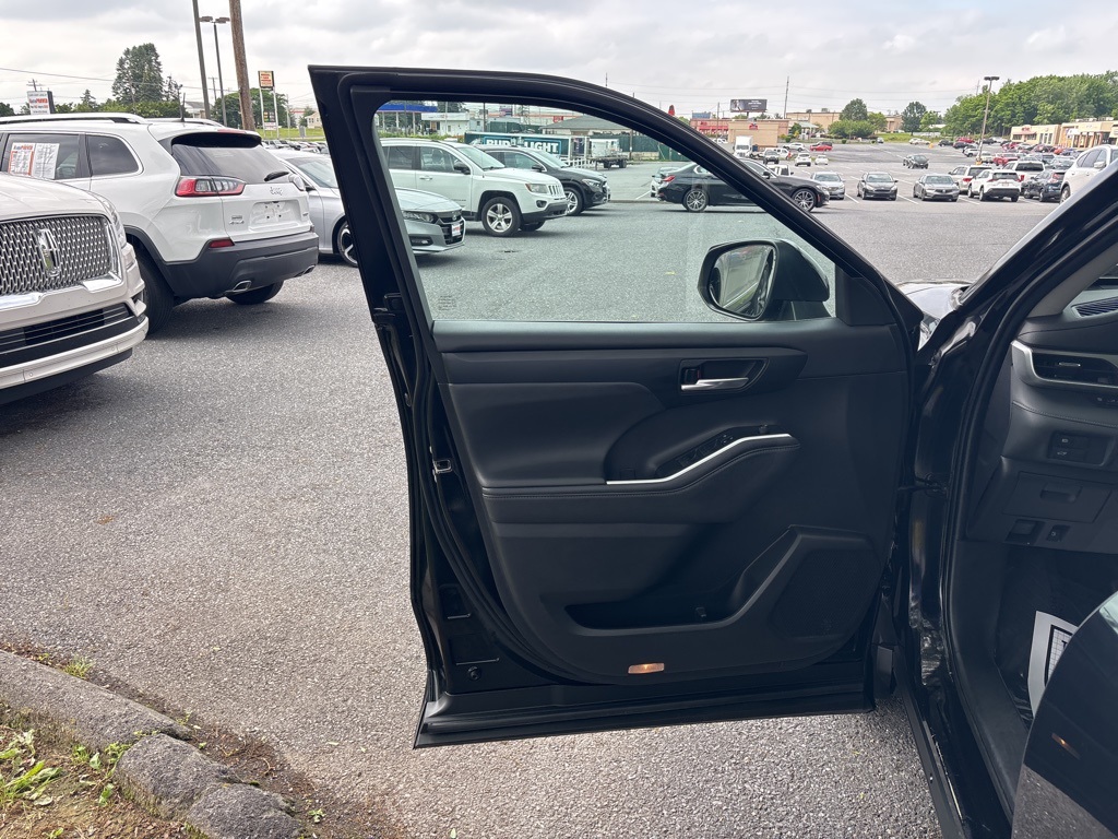 Vehicle image 15 of 59