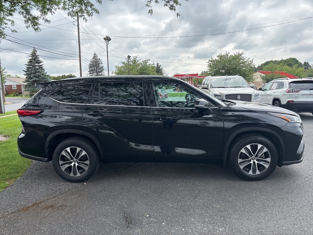 Vehicle image 4 of 59