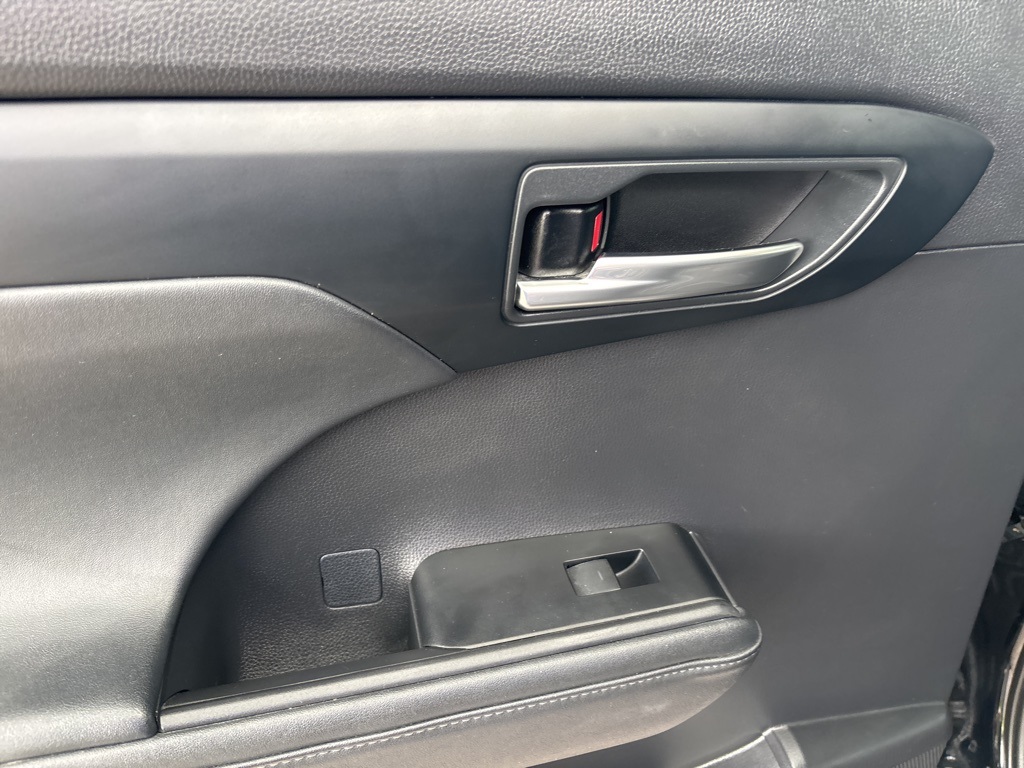 Vehicle image 33 of 59