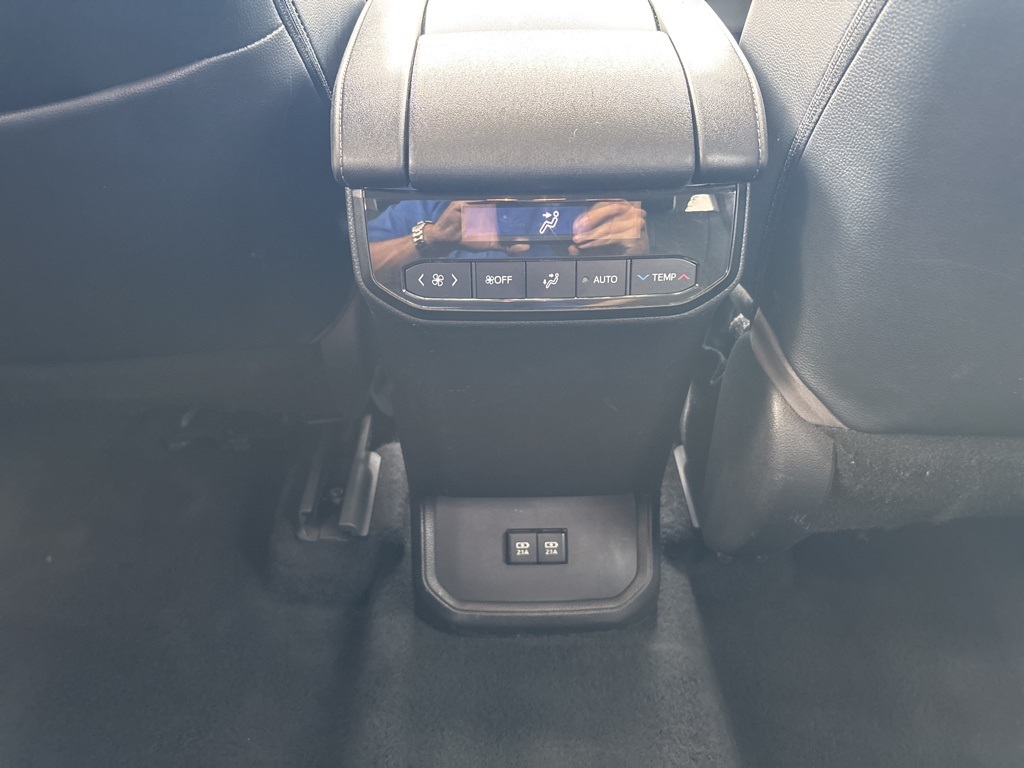 Vehicle image 36 of 59