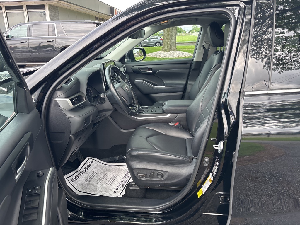 Vehicle image 17 of 59