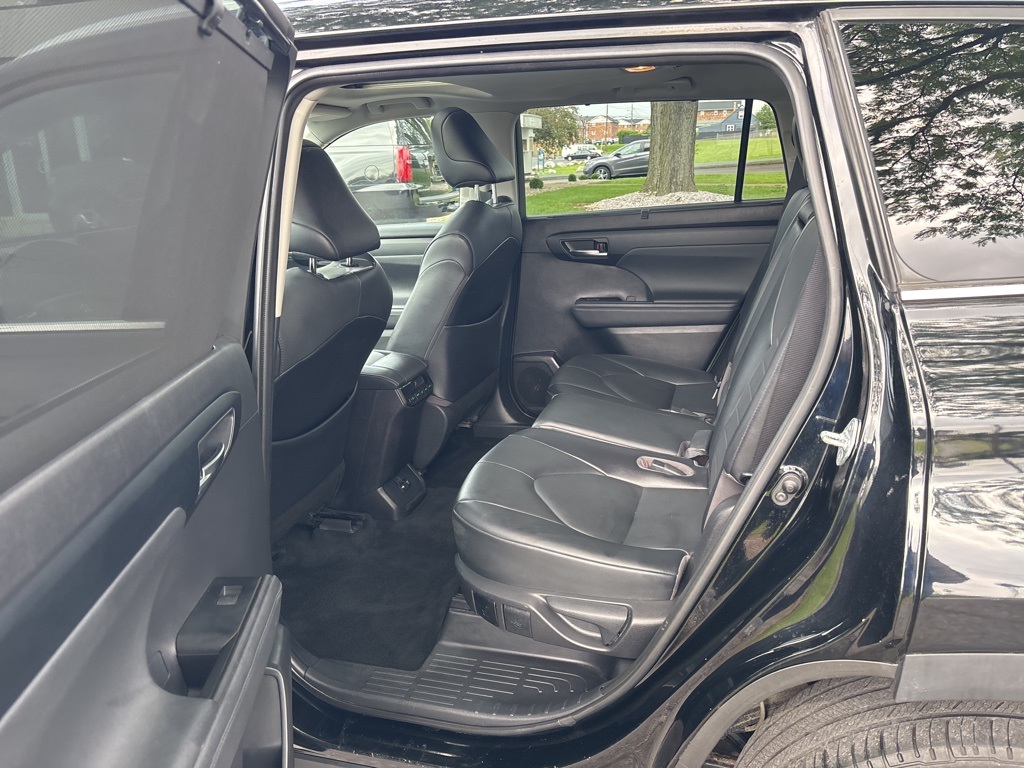 Vehicle image 34 of 59