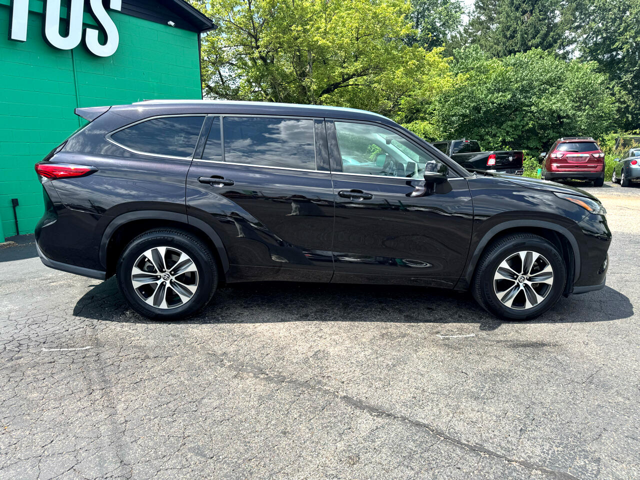 Vehicle image 4 of 38