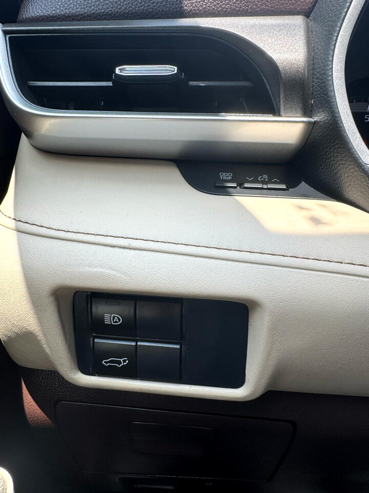 Vehicle image 25 of 38
