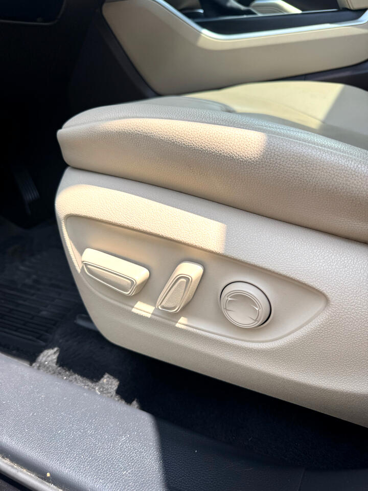 Vehicle image 34 of 38