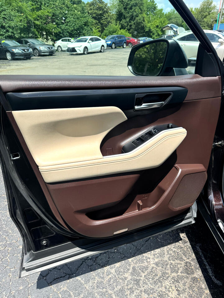 Vehicle image 23 of 38