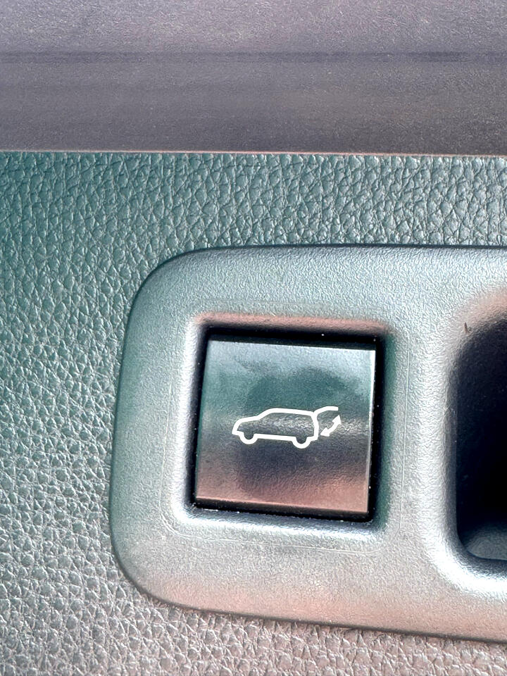 Vehicle image 28 of 38