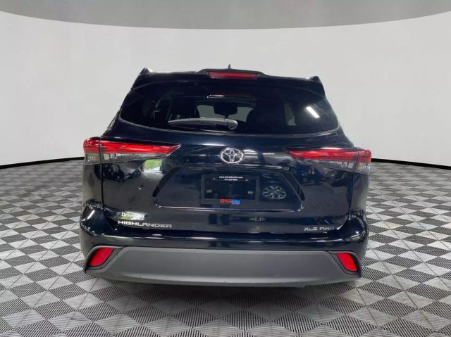Vehicle image 9 of 43