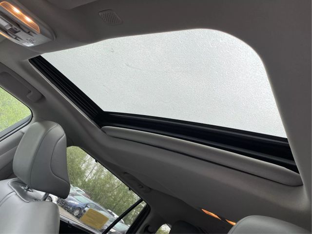 Vehicle image 22 of 43