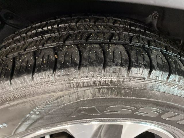 Vehicle image 27 of 43