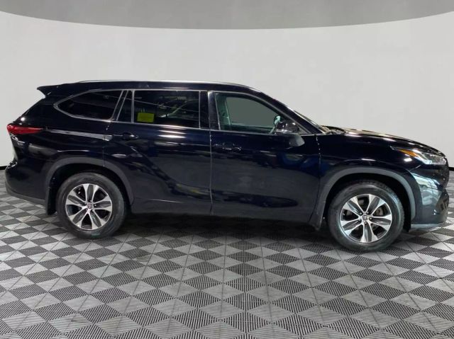 Vehicle image 6 of 43