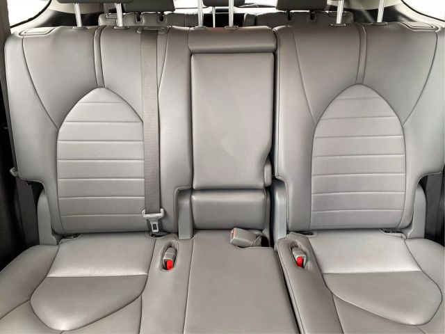 Vehicle image 18 of 43
