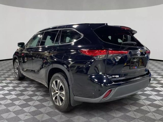 Vehicle image 8 of 43