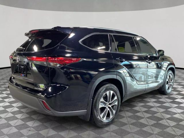 Vehicle image 7 of 43