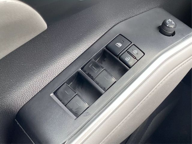 Vehicle image 39 of 43