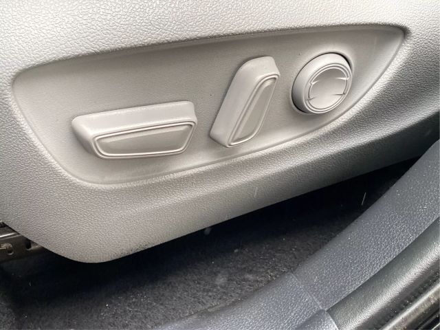 Vehicle image 20 of 43