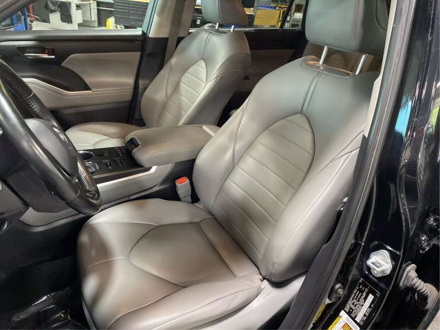Vehicle image 11 of 43