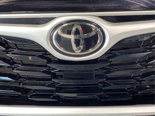Vehicle image 31 of 43