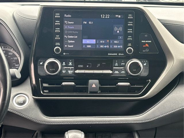 Vehicle image 23 of 42
