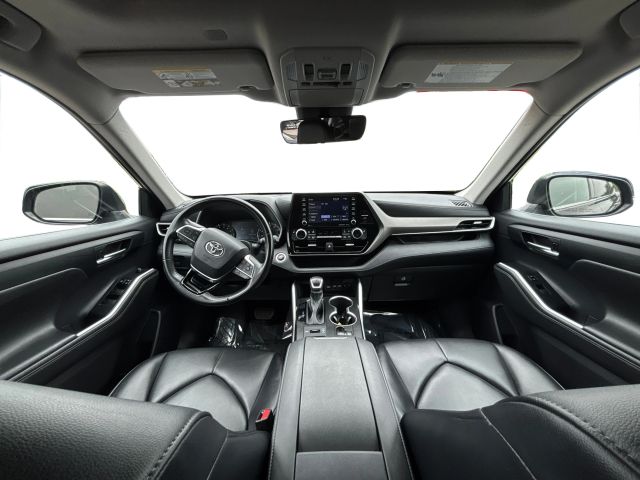Vehicle image 17 of 42