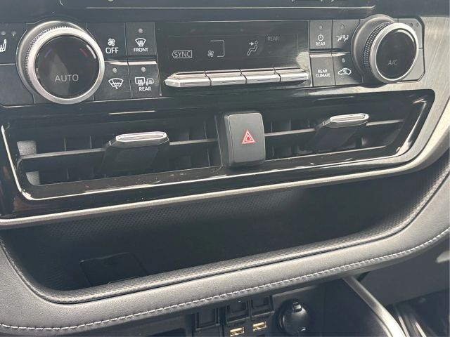 Vehicle image 26 of 42