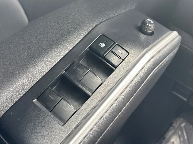 Vehicle image 34 of 42