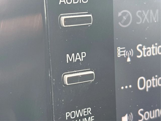 Vehicle image 21 of 42