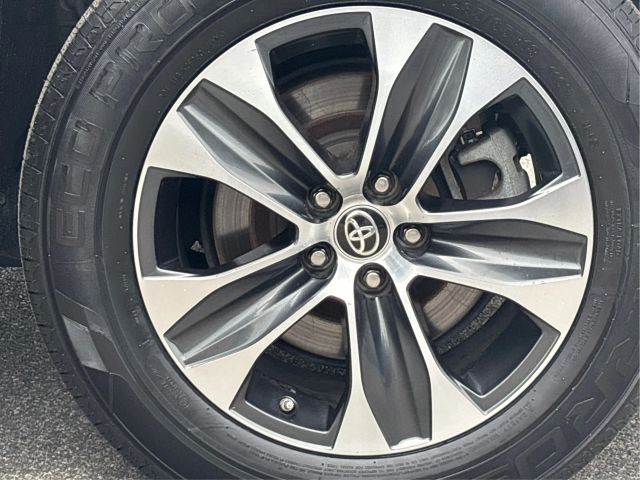Vehicle image 10 of 42
