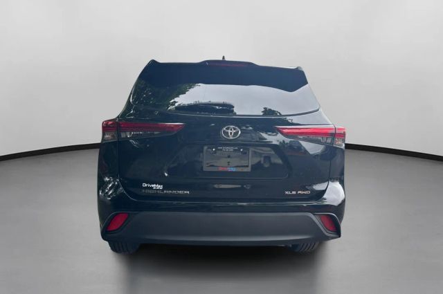 Vehicle image 8 of 42